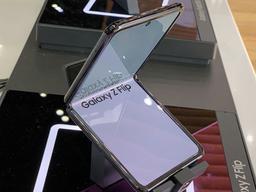 [2020 스마트폰 결산] 삼성·LG·애플 '폼팩터 혁신' 빛났다…보급형 모델도 눈길