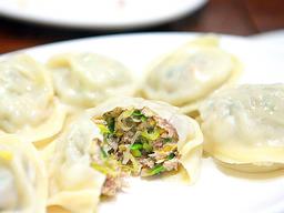 복주머니같이 오동통… 고기·야채 ‘속 꽉찬 서민음식’ [김새봄의 먹킷리스트]