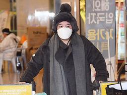 '<strong>강제</strong> 출국' 에이미, 다시 한국으로…"가족과 함께하고 싶어"