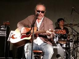 전인권, 옆집에 기왓장 던진 혐의로 경찰 입건 "<strong>조망권</strong> 침해"