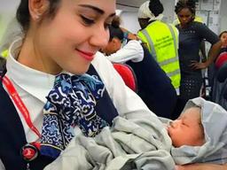 비행기에서 출산하면 ‘평생 항공권 무료’라는 소문의 진실