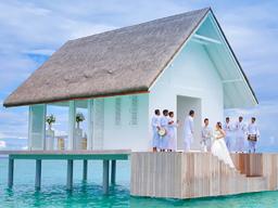 [카드뉴스] <strong>몰디브</strong> 가서 모히또 한잔! 신규 호텔 & 리조트 모음