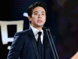 '2021 청룡영화제' <strong>박정민</strong>, 故 박지선 생각에 붉어진 눈시울 "안부 물어주던 친구"