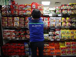 ‘13년 만의 인상’ 없던 일로…‘<strong>갓뚜기</strong>의 라면값 인상’ 해프닝