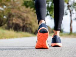 뒤로 걸으면 살 빠진다? 놀라운 효과 알아보기