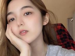 <strong>서신애</strong>, 의미심장 심경문 "엉망이 된 나의 계절, 무너지기엔 내가 가엽다"