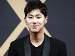 <strong>유노윤호</strong> "영업 제한 시간 지키지 못한 것 부끄러워…의료진께 죄송"