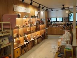 “껍데기는 없고 알맹이만 있는 ‘알맹상점’에 놀러 오실래요?”