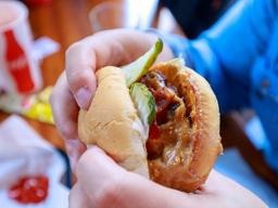 샤워 안하기 vs 햄버거 덜 먹기, ‘물의 날’ 물 절약 효과는?