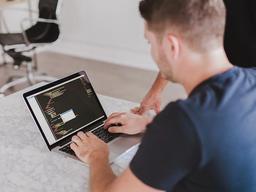 남들은 억대 연봉이라는데… 밤새운 개발자 한숨만