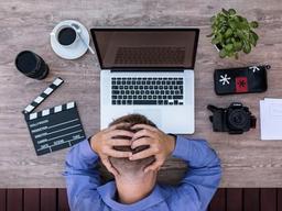 '퇴근 후? 유튜버' 째려보는 속 좁은 회사들