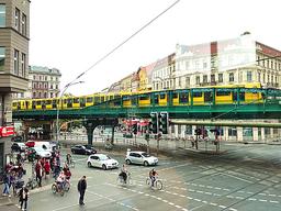 120년 <strong>역사</strong> 여행 열차가 들어오고 있습니다