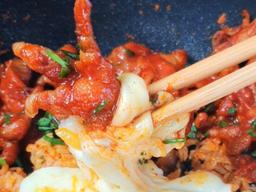 1인분 4천원꼴? <strong>닭발</strong> 못먹던 에디터가 고개 끄덕였다는 맛집