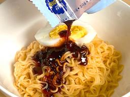 60주년 맞이한 <strong>라면</strong> 회사가 ‘이것’까지 넣어 출시했다는 <strong>신상</strong>