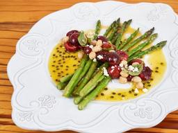 홈스토랑의 근사한 한 끼, ‘체리 <strong>아스파라거스</strong> 구이’