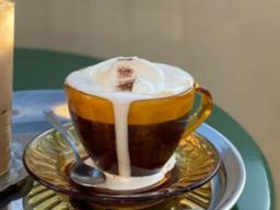 커피 한 잔 10000원인데도 막상 가면 불만 없다는 뷰 맛집 카페