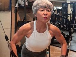 허리 아파 시작했는데…30년은 젊어 보이게 만든 ‘<strong>근육운동</strong>"