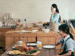 급증하는 아이 <strong>비만</strong>, “가족과 대화하는 식사가 도움”