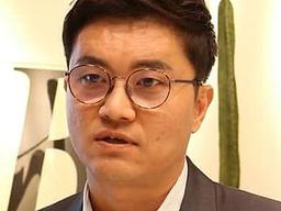 ‘월급 21만원’ <strong>고졸</strong> 영업사원에서 1000억원대 자산가 된 주인공