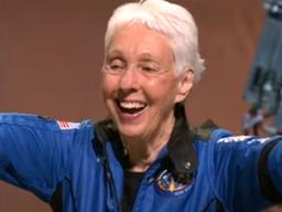 평생 유리천장 깬 82세 할머니, 이번엔 우주 천장 깼다