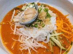 [알쏭달쏭바다세상Ⅲ](24) 감칠맛에 단맛은 덤…제철 맞은 <strong>한치</strong>회