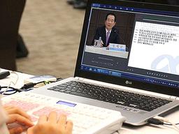 “필기시험 안 쳐도 공무원 뱃지 달게 해 준다는 자격증, 이겁니다”