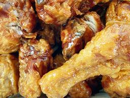 출시하자마자 준비 수량 15,000개 완판 행진 시킨 교촌 <strong>신상</strong>