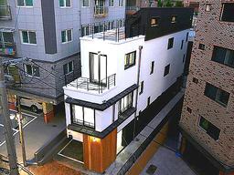 10평 <strong>폐가</strong> 헐고 지은 5층 집 “진정한 숲세권이죠”