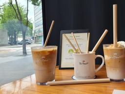 ‘친환경 커피 문화 확산’ 폴바셋 빨대 없앤다