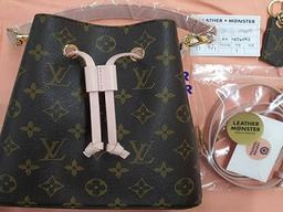 “큰 맘 먹고 루이비통 가방 찢었습니다” 2030이 명품 가방 자르는 이유