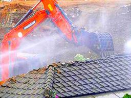 “한때 잘 나갔지만.. 지금은 여행객 발길 뚝 끊기고 <strong>철거</strong>되었죠”