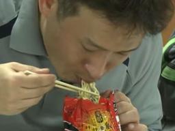 “커피믹스, 봉지로 절대 젓지 마세요”…뽀글이 라면은?