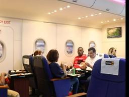 ‘<strong>기내식</strong>·황금 버거’ 이색 메뉴로 돌파구 모색하는 레스토랑들