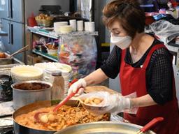 그래봤자 떡볶이 아니냐고? 40년 전통 <strong>6.25</strong>떡볶이는 다르다