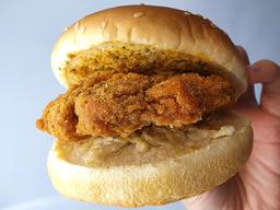 가격 알면 화날 수 있다는 치킨회사의 야심작