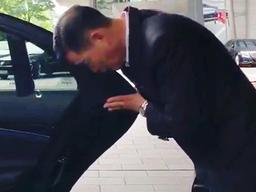 “<strong>재벌</strong>은 겸손한데 어중간한 부자는…”44년차 도어맨의 한 마디