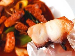 이거 문어 아니야? <strong>해산물</strong> 전문가가 엄선했다는 1인분 4,950원짜리 메뉴