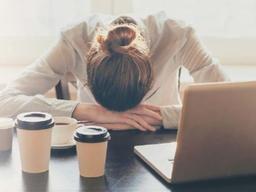 <strong>피로</strong>회복제가 <strong>피로</strong> 가중? 당신을 지치게 하는 습관 5가지