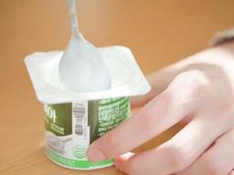 쇠숟가락으로 요거트 먹으면 유산균 다 죽나요?