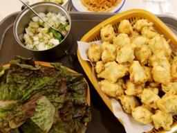 광주에선 튀김을 <strong>상추</strong>에 싸서 먹는다