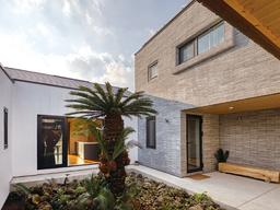 바람과 햇빛이 통하는 <strong>중정</strong>