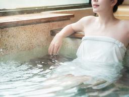 일본에서 욕조 물을 온 가족이 같이 쓰는 '의외의' 이유