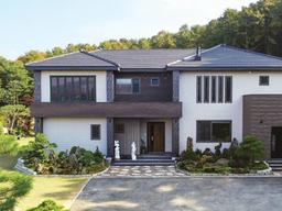 1층 안방과 2층 가족실이 있는 깊은 산속 <strong>전원주택</strong>