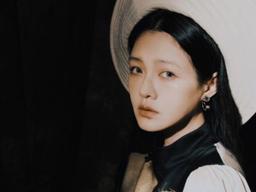 승무원 꿈꾸던 여배우가 긴 머리 싹둑 자르고 나타난 장소