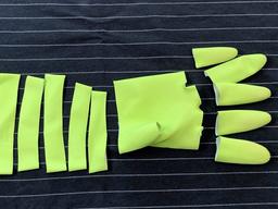 구멍난 <strong>고무장갑</strong>을 크기별로 자르면 벌어지는 일