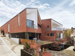 <strong>온실</strong>을 안은 붉은 벽돌집