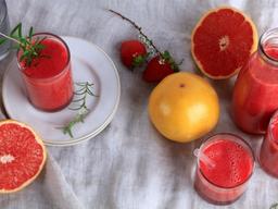 피곤할 땐 상큼한 <strong>비타민 C</strong> 한 잔…자몽 딸기 쉐이크