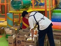 땀 뻘뻘 흘리며 보육원 <strong>봉사</strong>…10년째 찾아온 그는 박보검