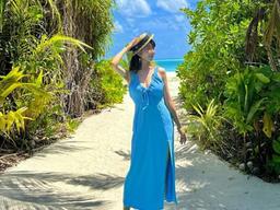 두 번째 결혼식 올린 14살 <strong>연하</strong> <strong>아내</strong>가 공개한 볼륨감 넘치는 몸매 사진