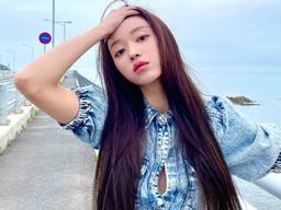 “단추 잠가라” 팬들이 뜯어말린 걸그룹 멤버의 노출 수위, 이 정돕니다